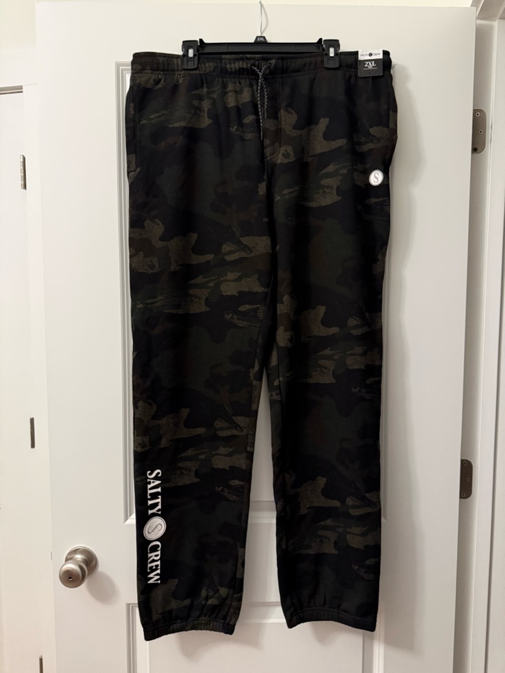 NWT men’s Salty Crew Camo Joggers - Dark Green & Black, size 2XL